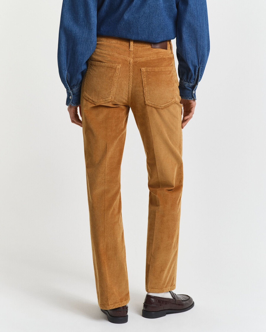 calça jeans flare de veludo cotelê - marrom whisky