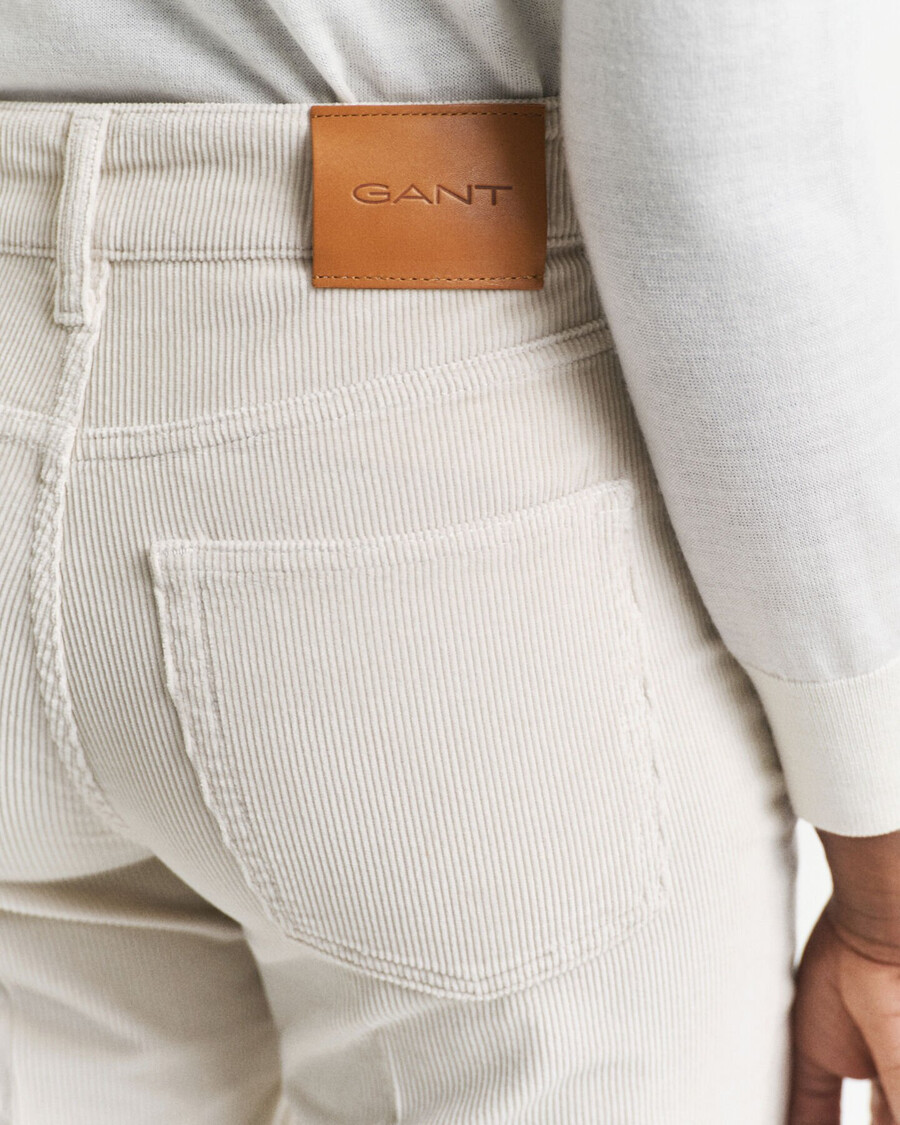 calça jeans flare de veludo cotelê - cor bege