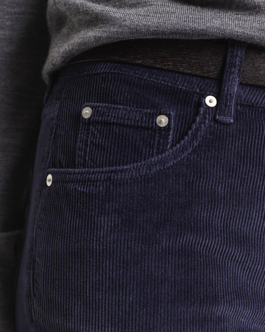 calça jeans flare de veludo cotelê - azul noite