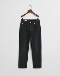 calça jeans cropped reta e elástica - preta com efeito desgastado