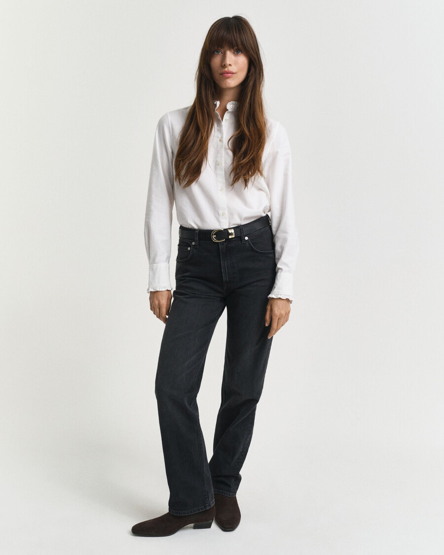 calça jeans reta com elastano - preta estilo destroyed
