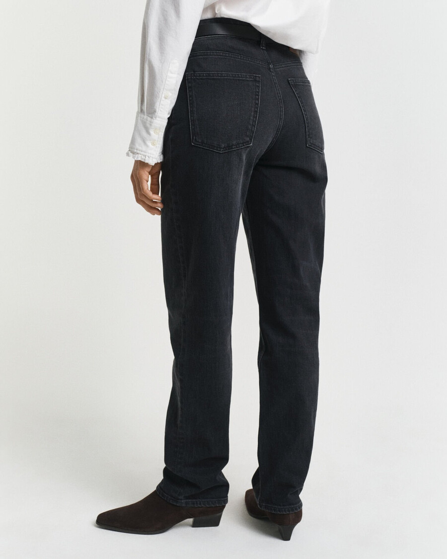 calça jeans reta com elastano - preta estilo destroyed