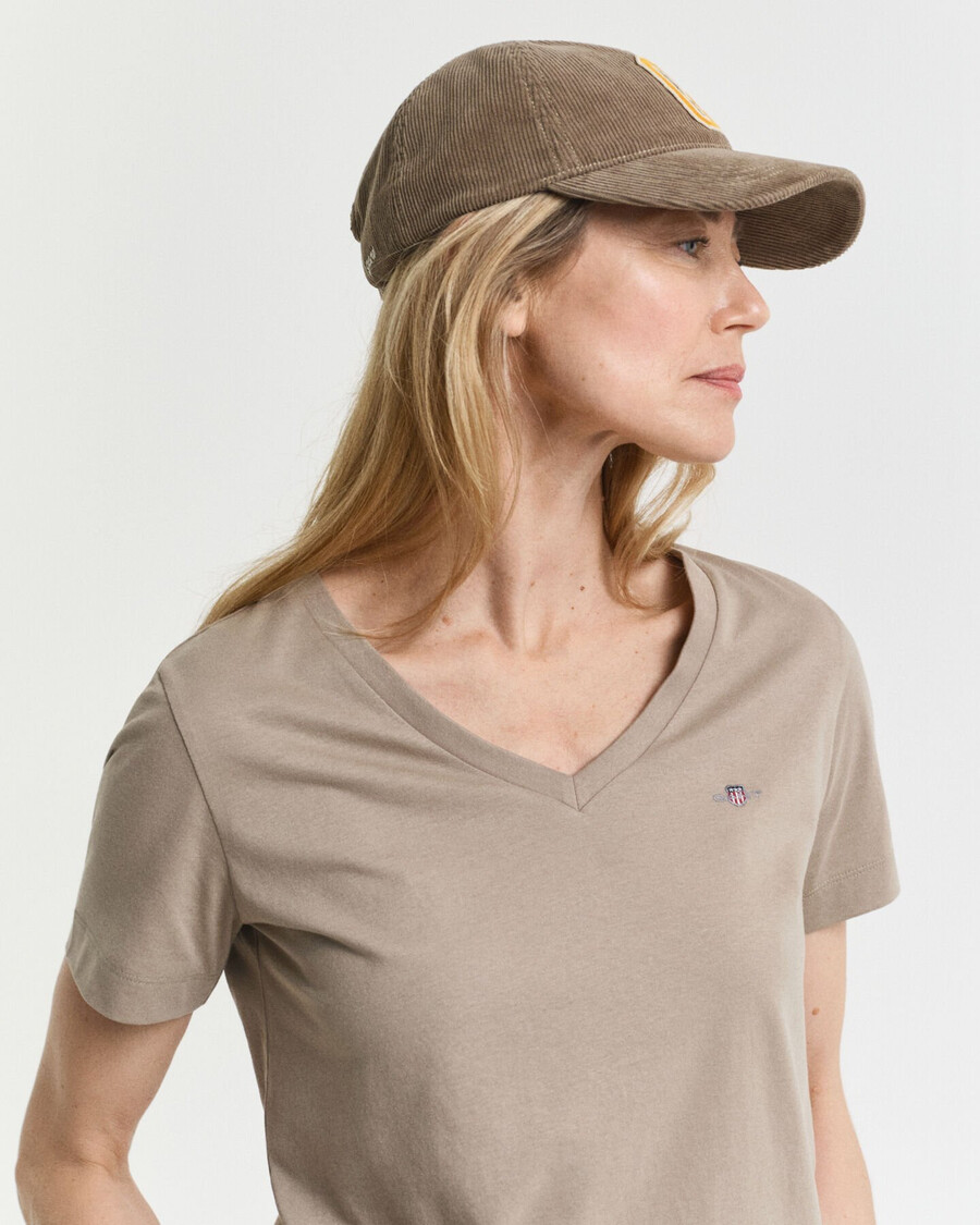 camiseta shield com decote em v - bege taupe