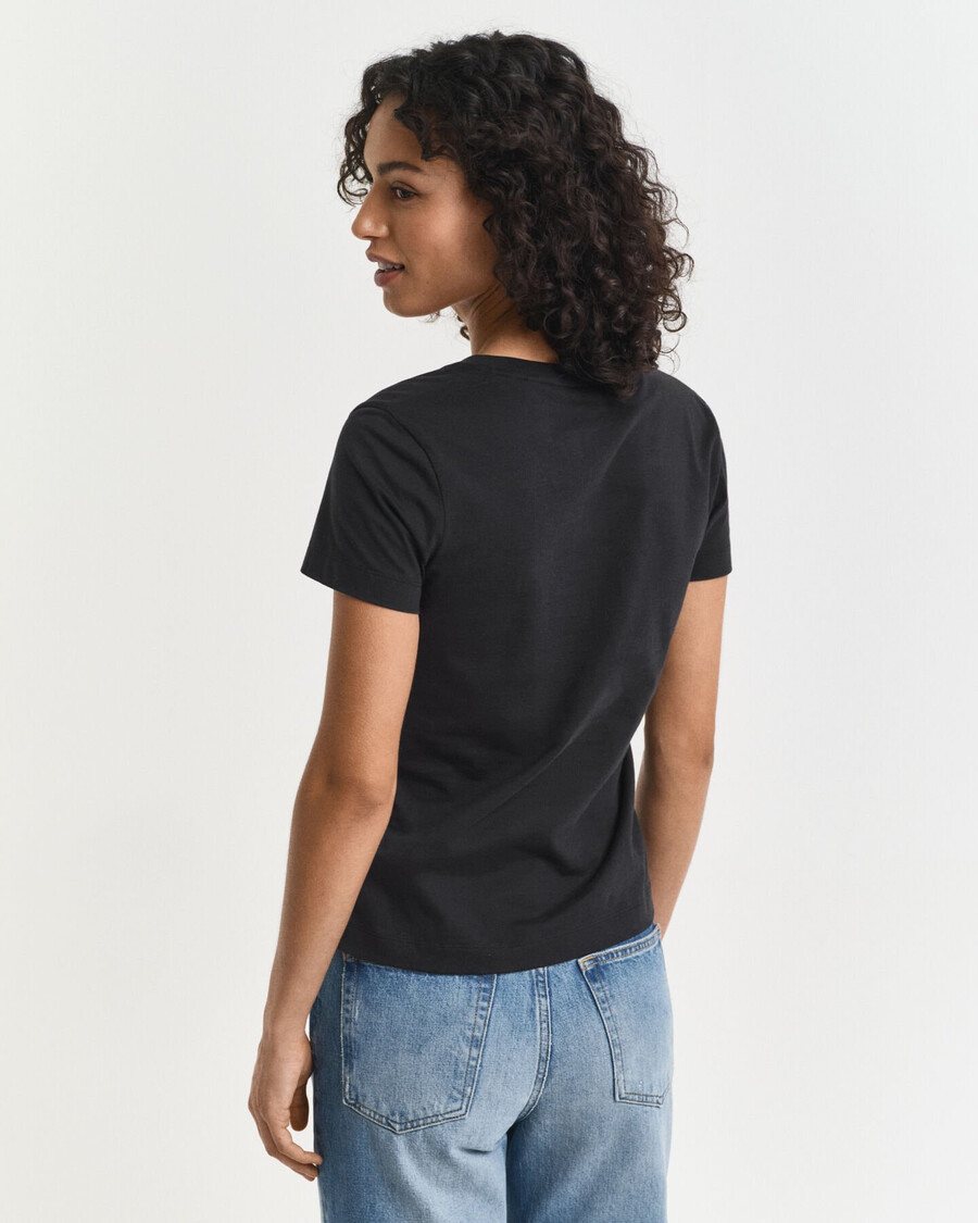 camiseta shield com decote em v - preta
