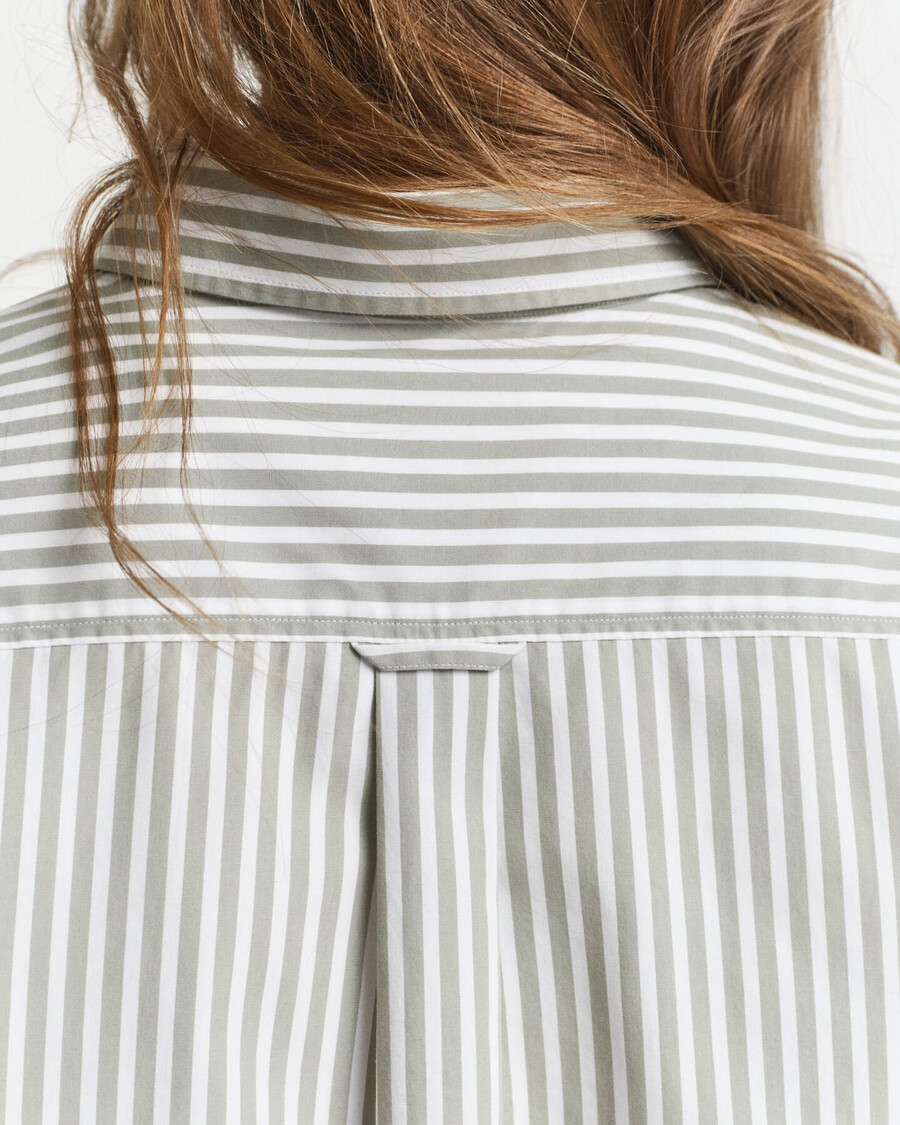 camisa clássica listrada de popeline com corte regular - verde sálvia desbotado