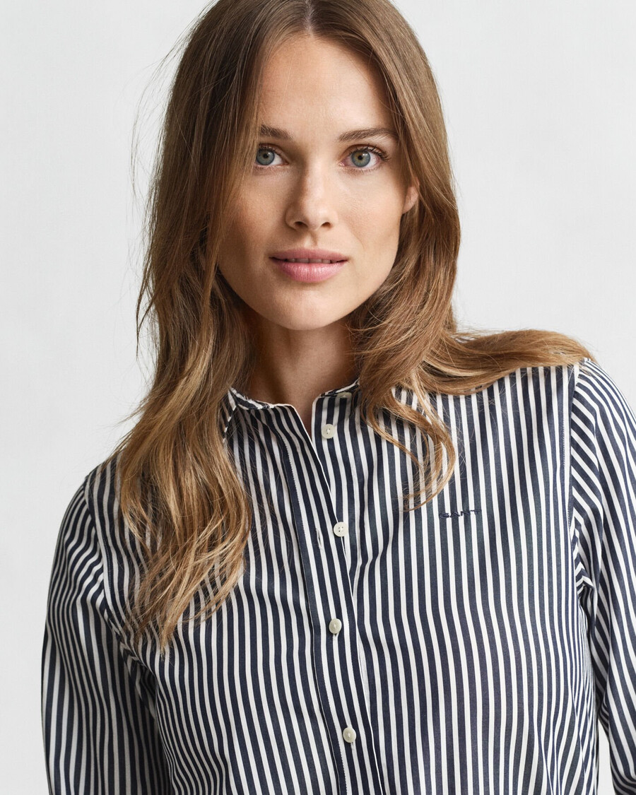 camisa clássica listrada de popeline com modelagem regular - azul clássico