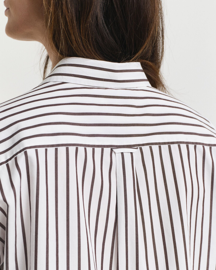 camisa clássica listrada de popeline com modelagem relaxada - marrom escuro