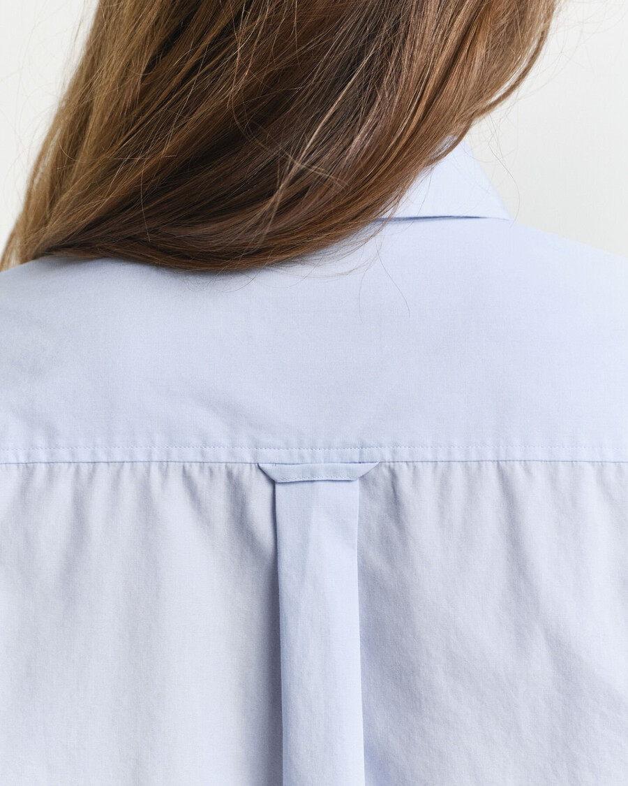 camisa clássica de popeline com modelagem regular - azul claro