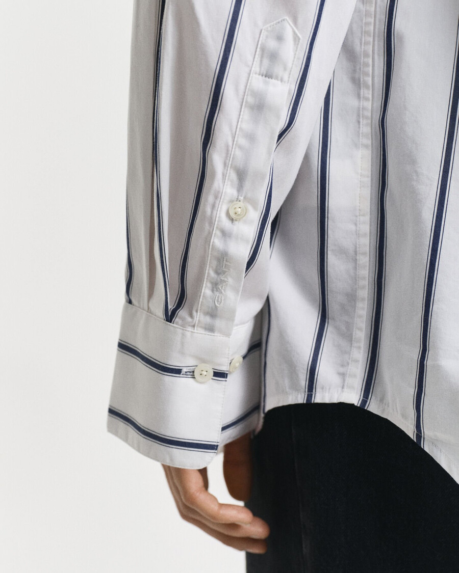 camisa clássica oversized listrada em popeline - azul persa