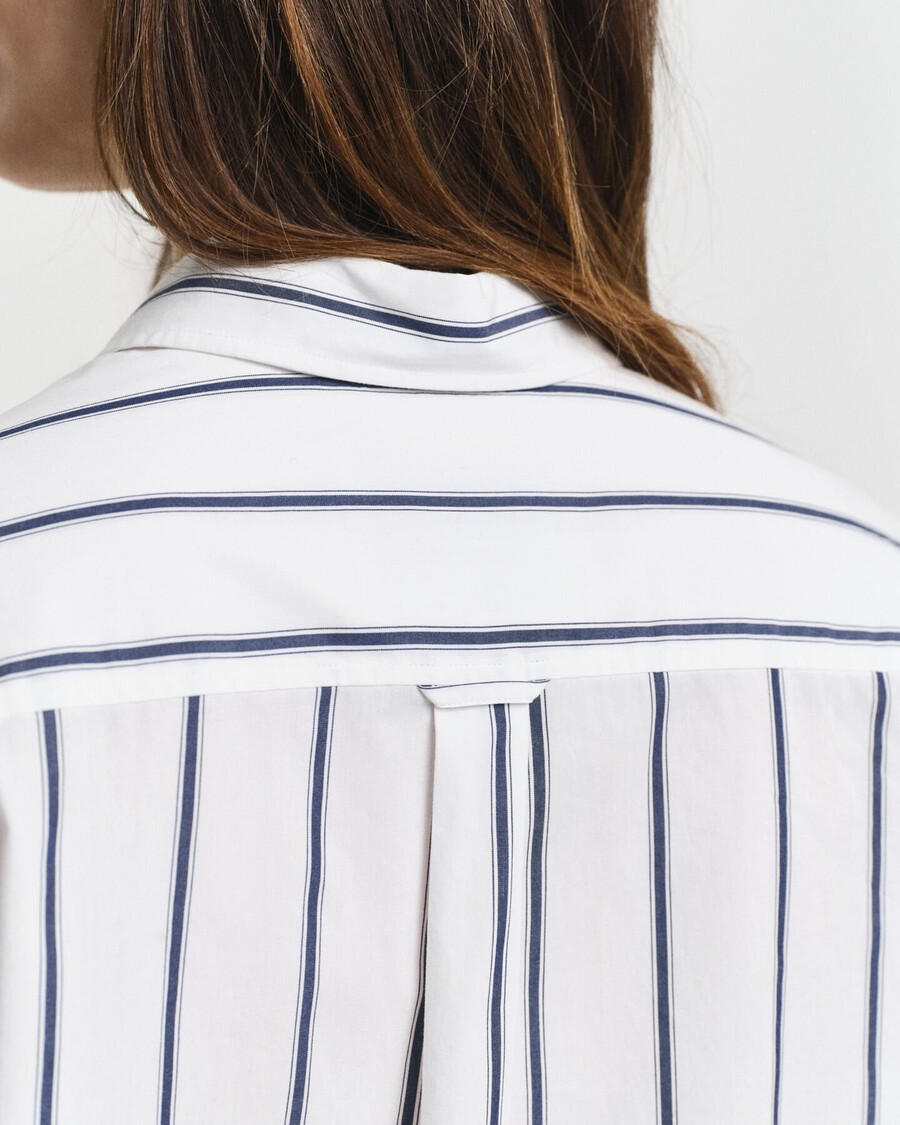 camisa clássica oversized listrada em popeline - azul persa