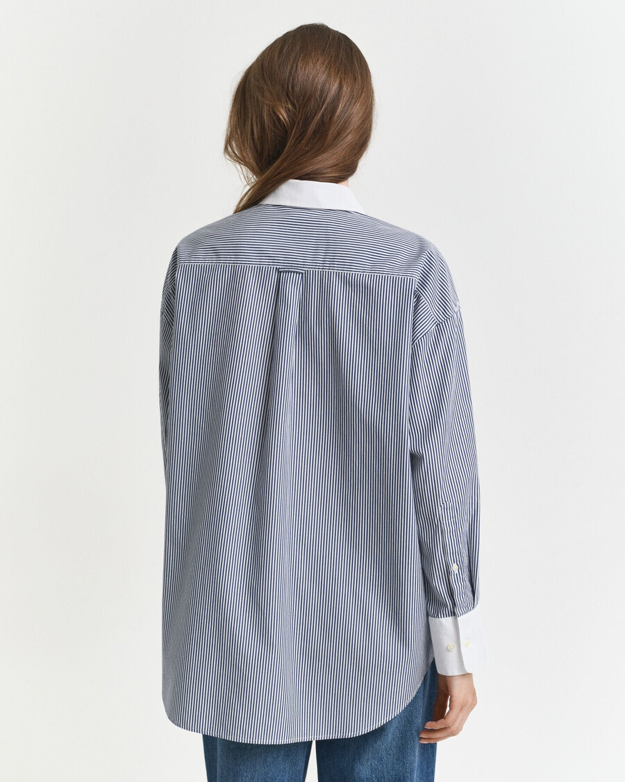 camisa listrada oversized com gola contrastante - azul persa