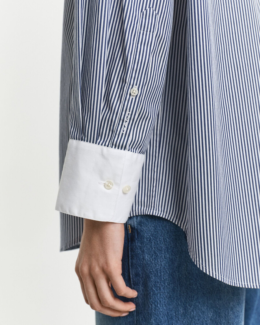 camisa listrada oversized com gola contrastante - azul persa