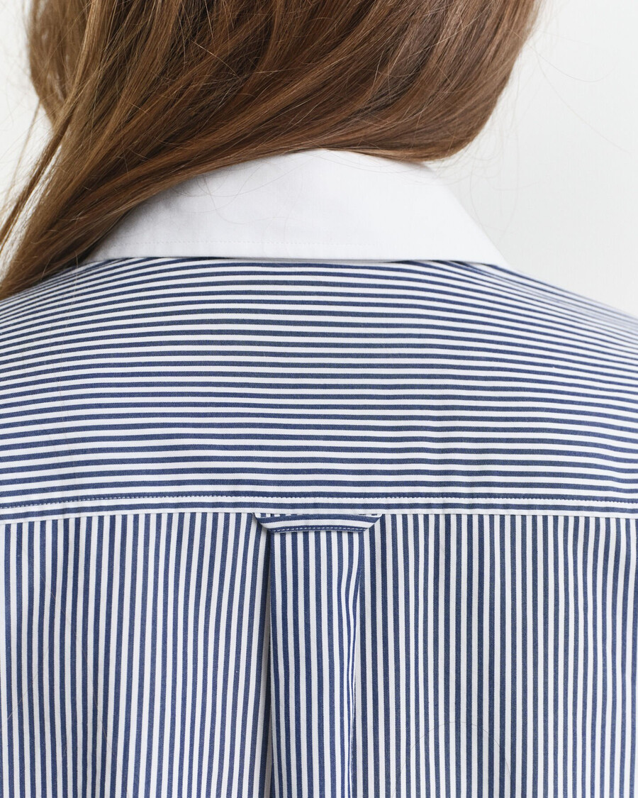 camisa listrada oversized com gola contrastante - azul persa