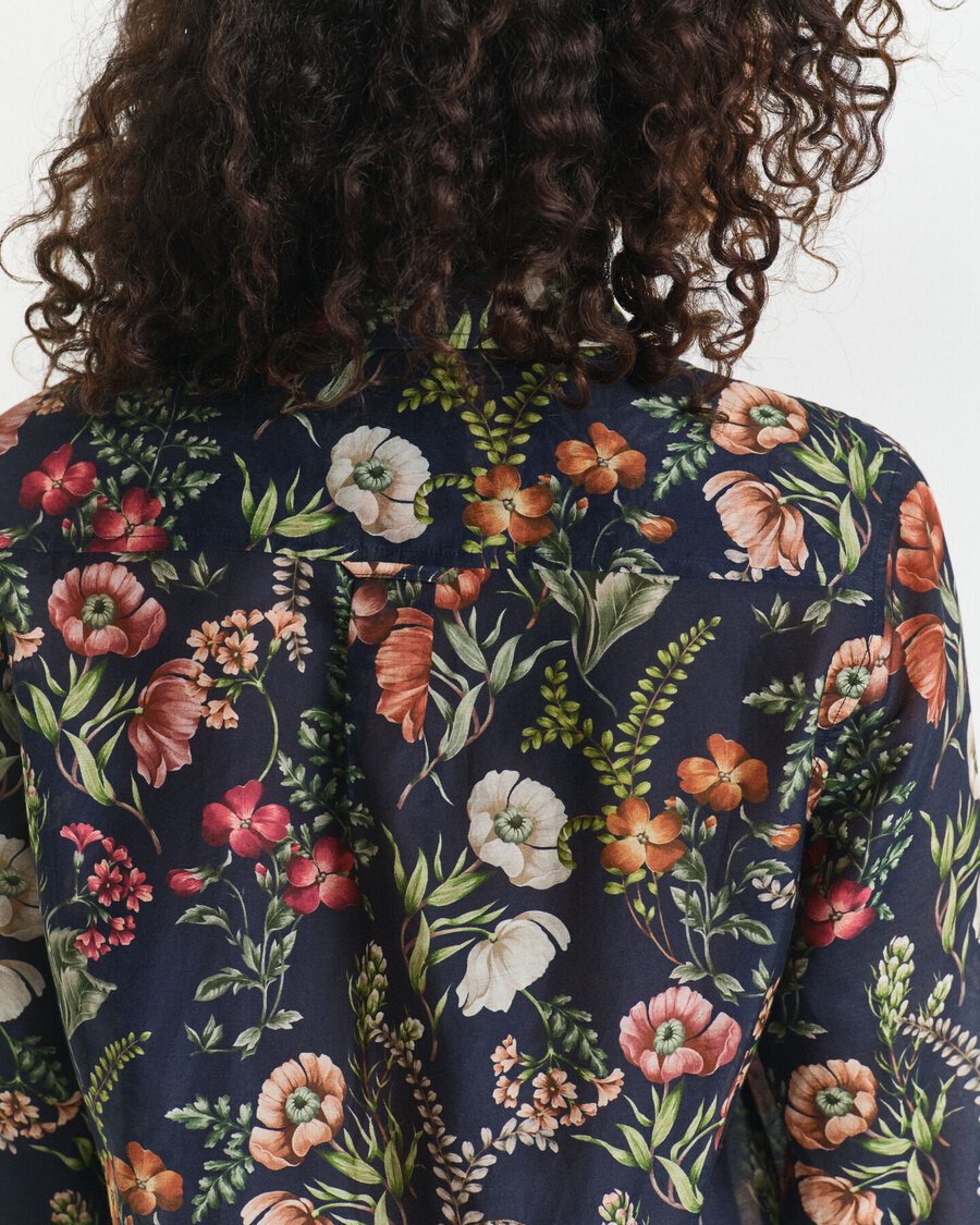 camisa de algodão e seda com estampa floral e modelagem regular - azul noite