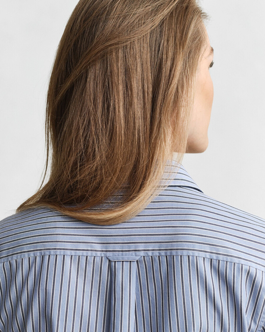 camisa listrada de corte regular em popeline - jeans desbotado