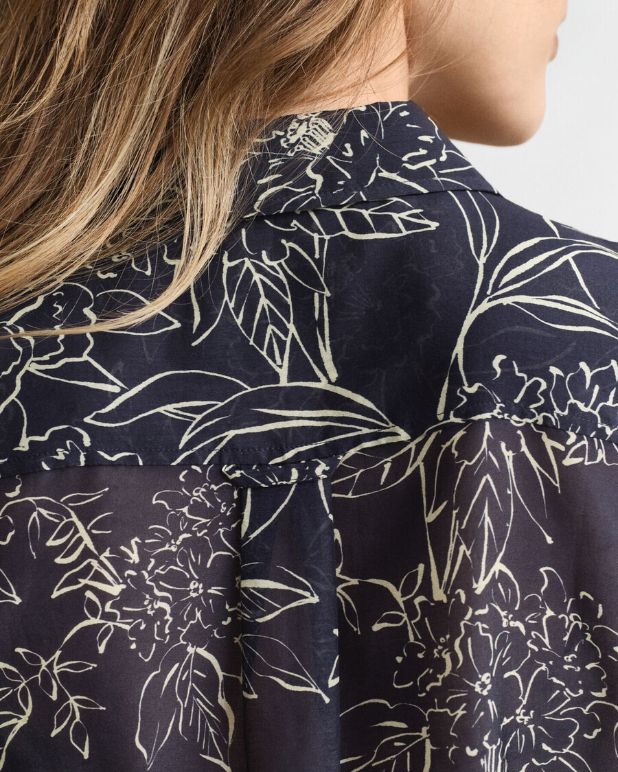 camisa de algodão e seda com estampa floral e modelagem regular - azul noite