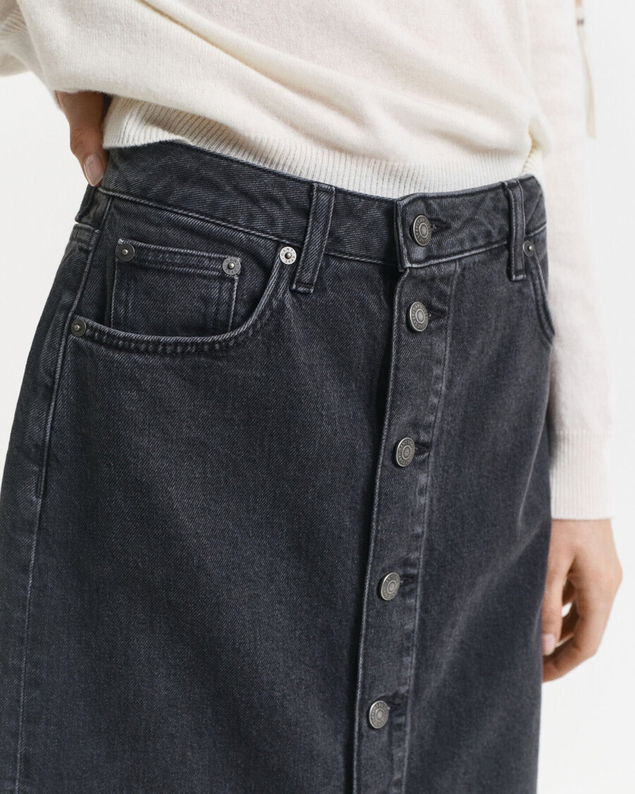 saia midi jeans com botões - preta com efeito desgastado