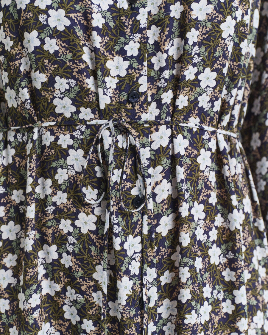 vestido com estampa floral - azul clássico