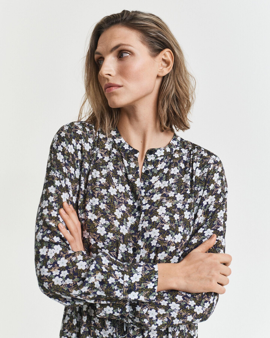 vestido com estampa floral - azul clássico