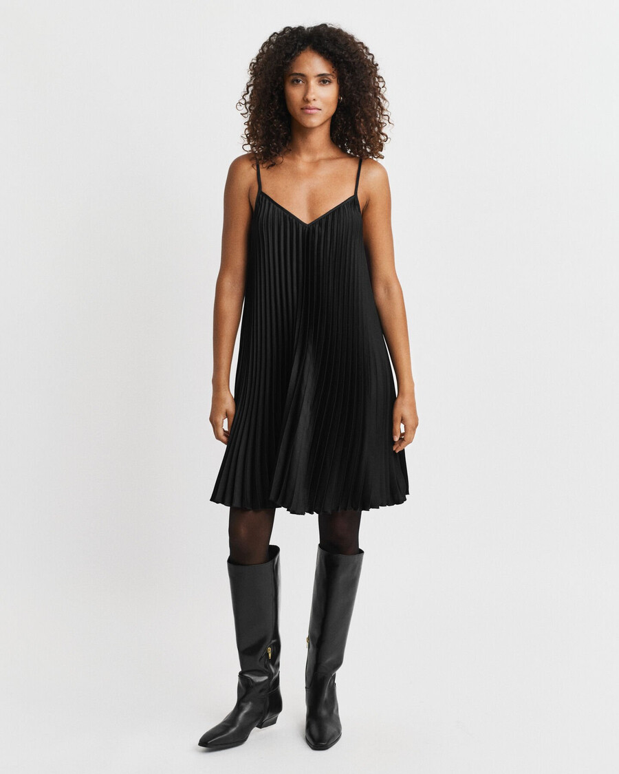 vestido curto plissado de cetim com alças finas - preto