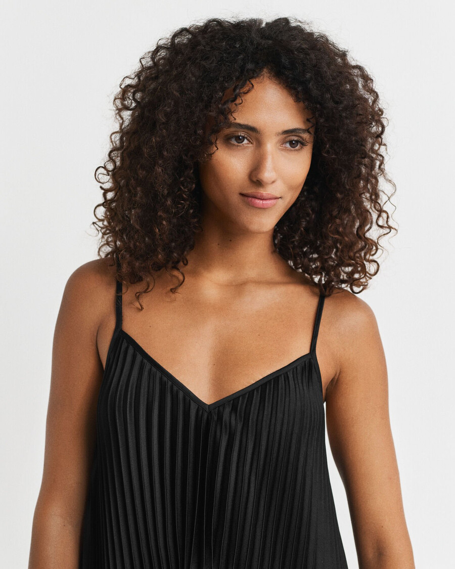 vestido curto plissado de cetim com alças finas - preto