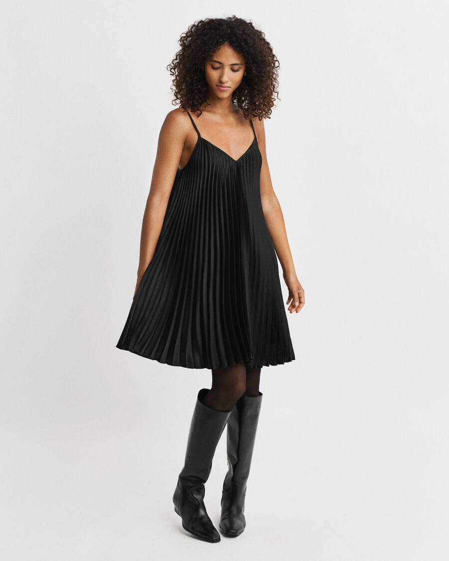 vestido curto plissado de cetim com alças finas - preto