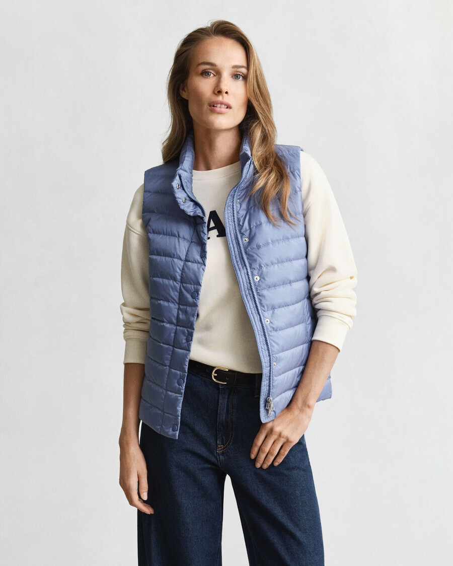 colete leve de plumas - jeans desbotado