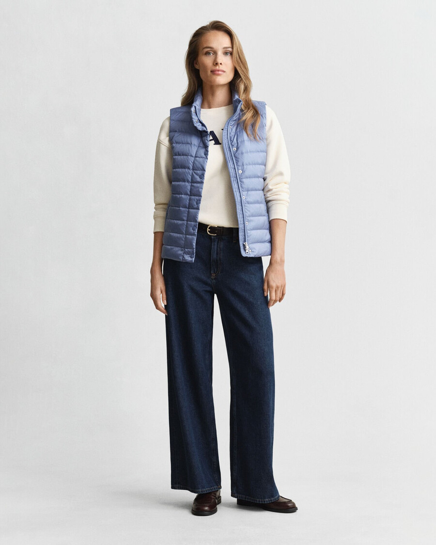 colete leve de plumas - jeans desbotado