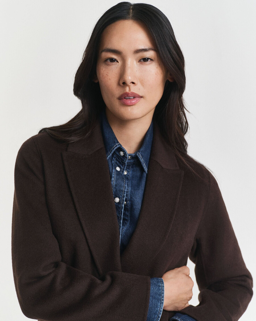 blazer club de corte regular com costura manual - marrom escuro