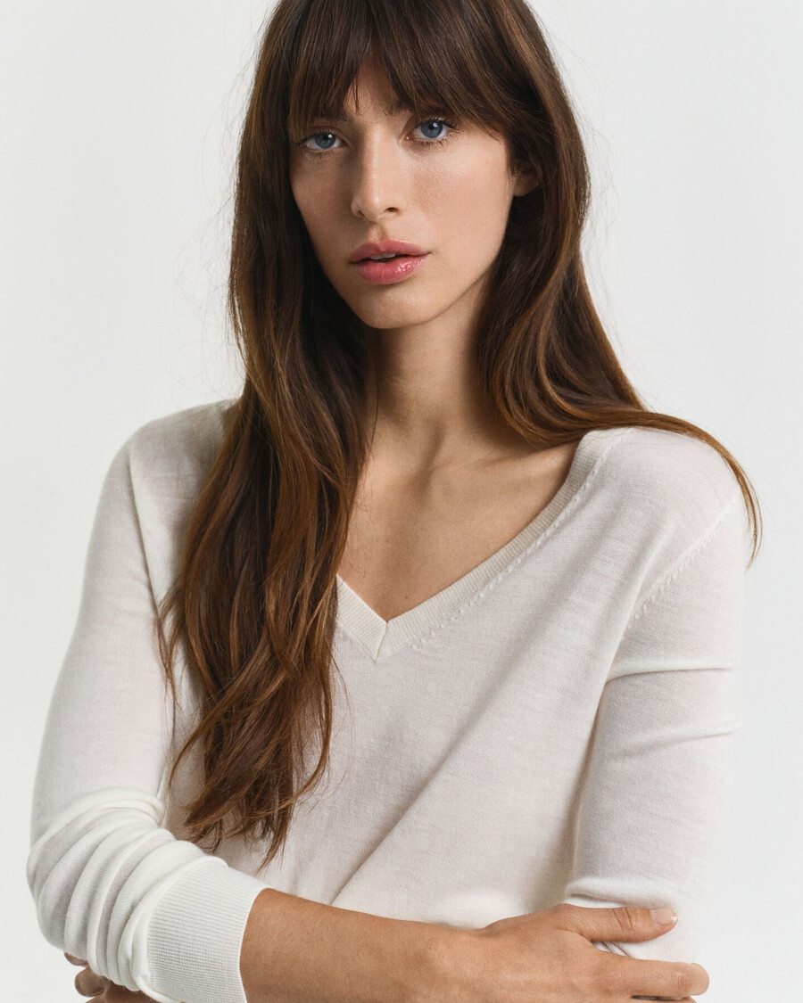 suéter de lã merino extrafina com decote em v - creme