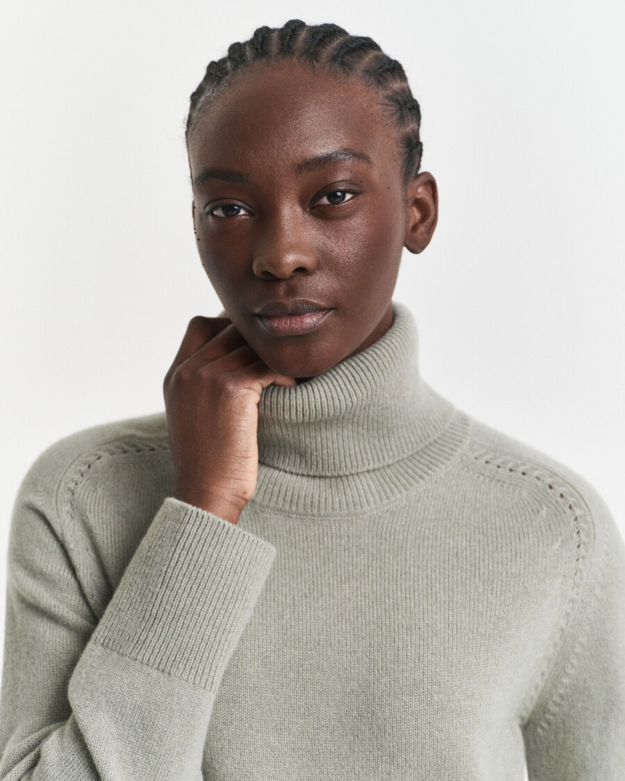 suéter de gola alta em mistura de lã macia e cashmere - verde sálvia desbotado
