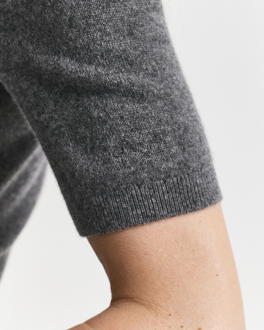 suéter de gola alta de cashmere com mangas curtas - cinza mesclado